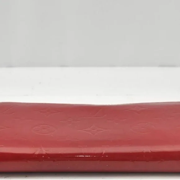 Authentic Louis Vuitton Vernis Zippy Wallet Long Purse Red.
